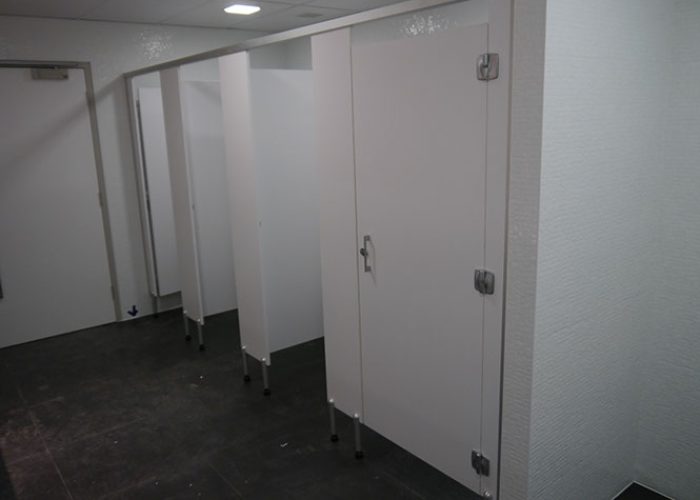 Duracube's 18 Smith St Toilet & Shower Partitioning