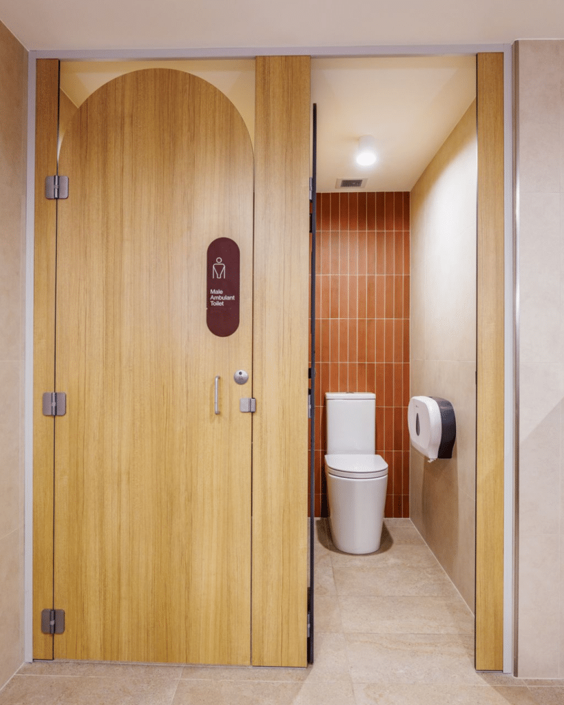 Full height privacy Ultra - Curved Door